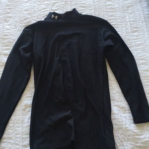 Men’s under armour large turtle neck.
